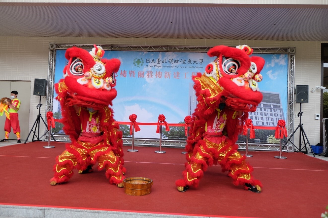 市大醒獅團「祥獅獻瑞」表演為典禮揭開序幕